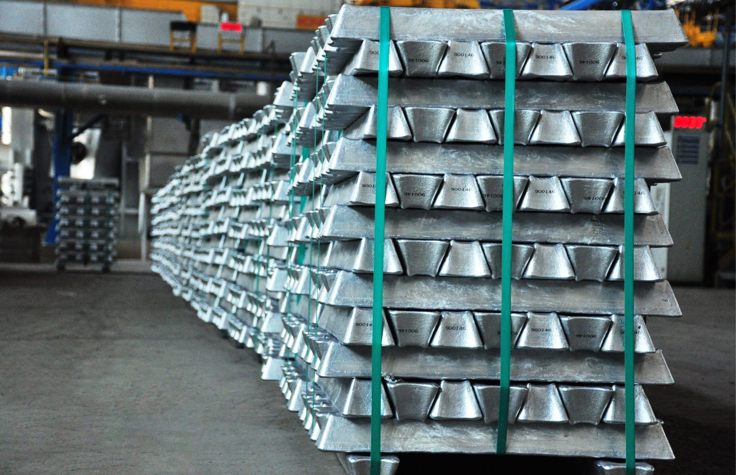 पहला 10 किलोग्राम का मिश्र धातु (एलॉय) इनगॉट उत्पादन।